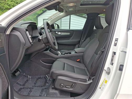 2026 Volvo XC40 B5 Ultra