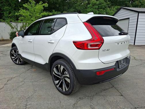 2026 Volvo XC40 B5 Ultra
