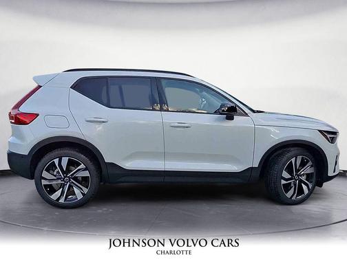 2026 Volvo XC40 B5 Ultra