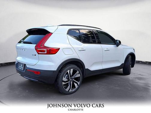 2026 Volvo XC40 B5 Ultra
