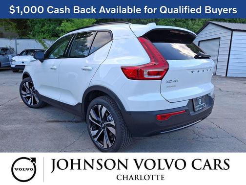 Crystal White 2026 Volvo XC40 Ultra, B5 AWD Gas (mild hybrid), Dark