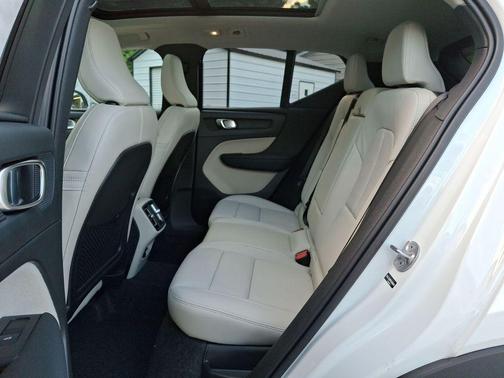 2026 Volvo XC40 B5 Ultra