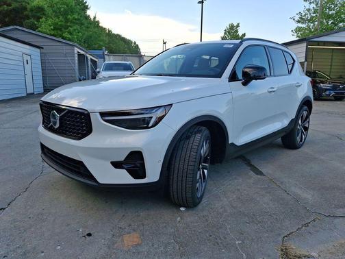 2026 Volvo XC40 B5 Ultra