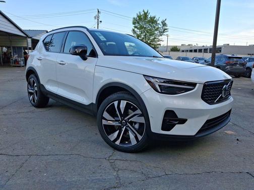 2026 Volvo XC40 B5 Ultra