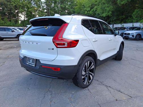 2026 Volvo XC40 B5 Ultra