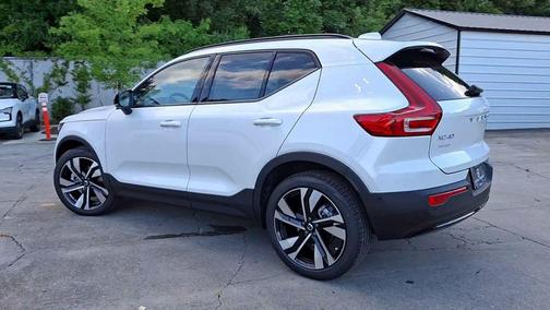 2026 Volvo XC40 B5 Ultra