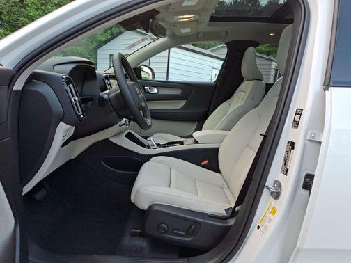 2026 Volvo XC40 B5 Ultra