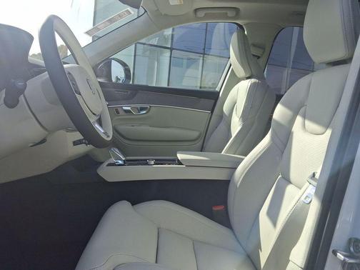 2026 Volvo XC90 B6 Ultra Dark Theme 7-Seater