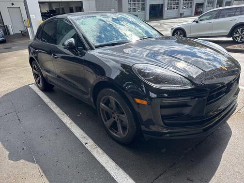 2023 Porsche Macan Base