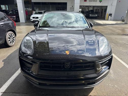 2023 Porsche Macan Base