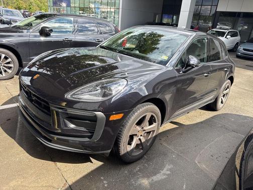 2023 Porsche Macan Base