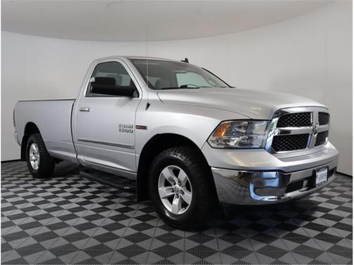 Photo 2 of 38 of 2015 RAM 1500 SLT