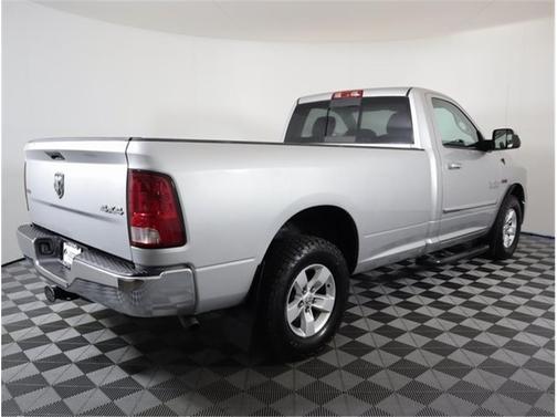 Photo 5 of 38 of 2015 RAM 1500 SLT