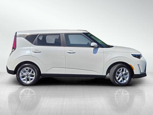 Snow White Pearl 2025 Kia Soul LX