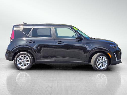 Fusion Black 2025 Kia Soul LX