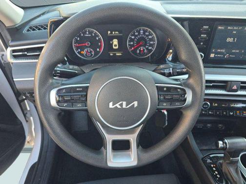 2022 Kia K5 LX