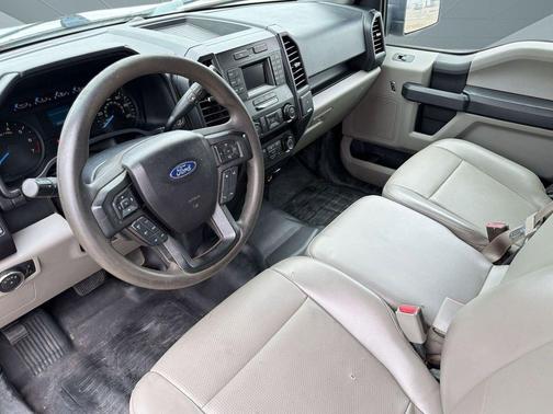 OXFORD WHITE 2017 Ford F-150 XL