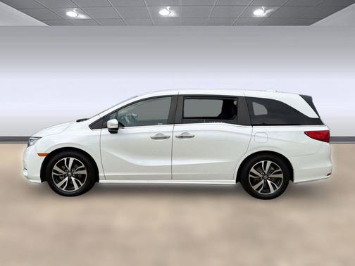 Platinum White Pearl 2022 Honda Odyssey Touring