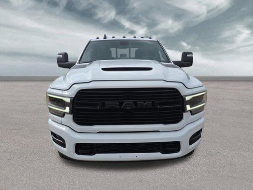 2023 RAM 3500 Laramie Crew Cab 4x4 8' Box