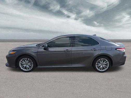 2020 Toyota Camry Hybrid XLE