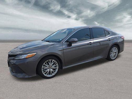 2020 Toyota Camry Hybrid XLE