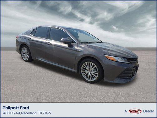 2020 Toyota Camry Hybrid XLE