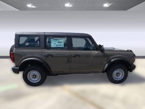 2025 Ford Bronco Base 4 Door 4x4