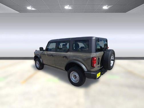 2025 Ford Bronco Base 4 Door 4x4