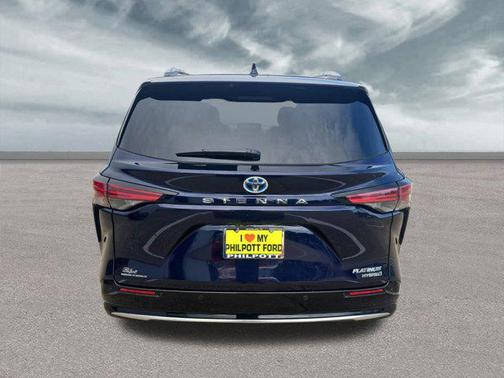 2022 Toyota Sienna Platinum 7 Passenger