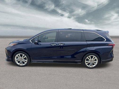 2022 Toyota Sienna Platinum 7 Passenger