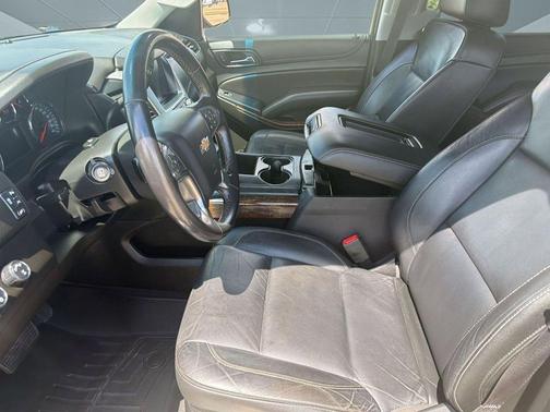 Silver Ice Metallic 2019 Chevrolet Suburban LT