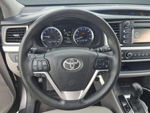 2017 Toyota Highlander LE