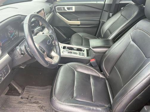 AGATE BLACK METALLIC 2020 Ford Explorer XLT