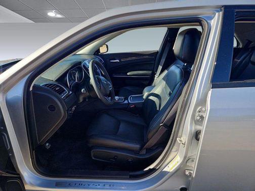 2023 Chrysler 300 Touring