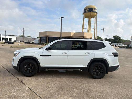 Opal White Pearl 2024 Volkswagen Atlas 2.0T SEL