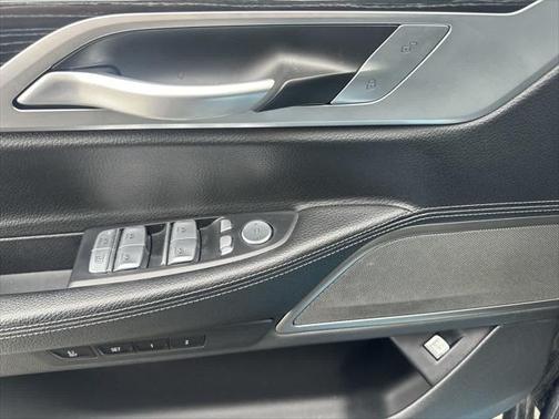 2022 BMW 740 i xDrive