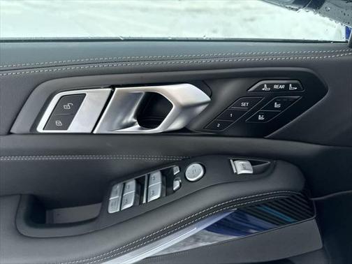 2025 BMW X7 M60i