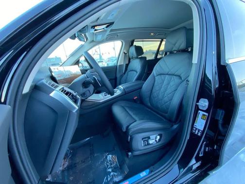 2025 BMW X7 xDrive40i