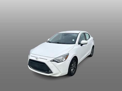 2020 Toyota Yaris Sedan LE