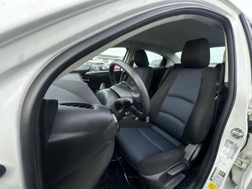 2020 Toyota Yaris Sedan LE