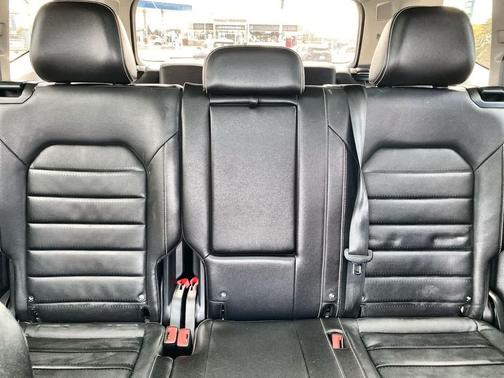 Opal White Pearl 2023 Volkswagen Atlas 3.6L SEL Premium