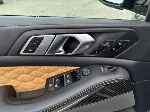 Black Sapphire Metallic 2022 BMW X5 M Base