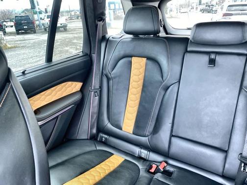 Black Sapphire Metallic 2022 BMW X5 M Base