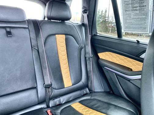 Black Sapphire Metallic 2022 BMW X5 M Base