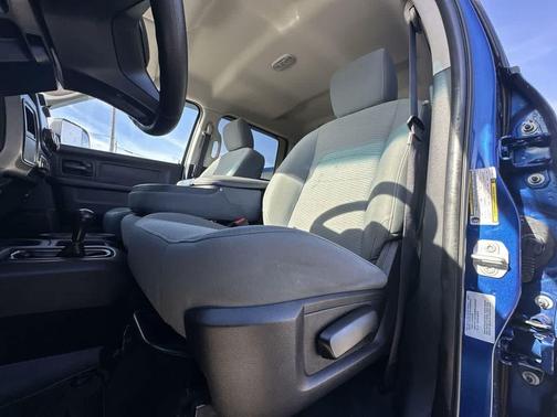 Blue Streak Pearlcoat 2017 RAM 2500 Tradesman Crew Cab 4x4 8' Box
