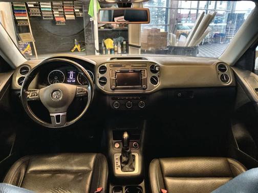 Reflex Silver Metallic 2017 Volkswagen Tiguan 2.0T Wolfsburg Edition