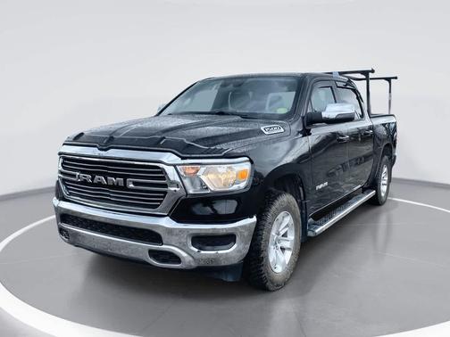 Diamond Black Crystal Pearlcoat 2024 RAM 1500 Laramie