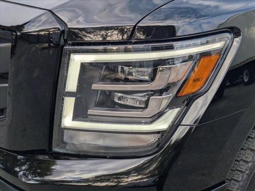 2023 Nissan Titan SV