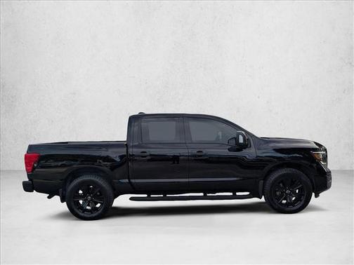 2023 Nissan Titan SV