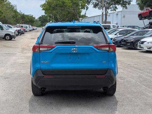 2020 Toyota RAV4 LE